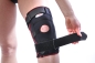 Preview: TSM Kniebandage aktiv offen mit PA und POM-Schiene Schritt 3 erst den oberen, dann den unteren Gurt schließen