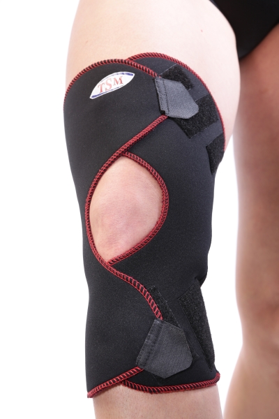 TSM Knienbandage Pro offen mit Noppen angelegt