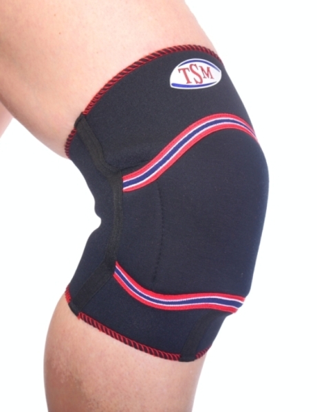 Das TSM Kniepolster aktiv, schwarz eignet sich sehr gut zum Einsatz im Sport und in der Arbeit. Die Polsterung besteht aus einem 12mm starken Neoprenpolster, das an die Bandage aus 3mm starkem Neopren angenäht ist.